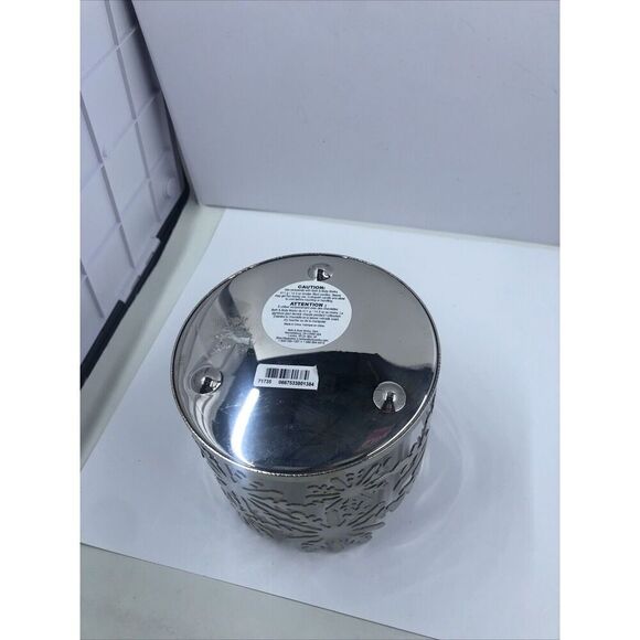 Slatkin Bath & Body Works 4 oz  Metal Sleeve Candle Holder Christmas  Snowflakes - Picture 7 of 8